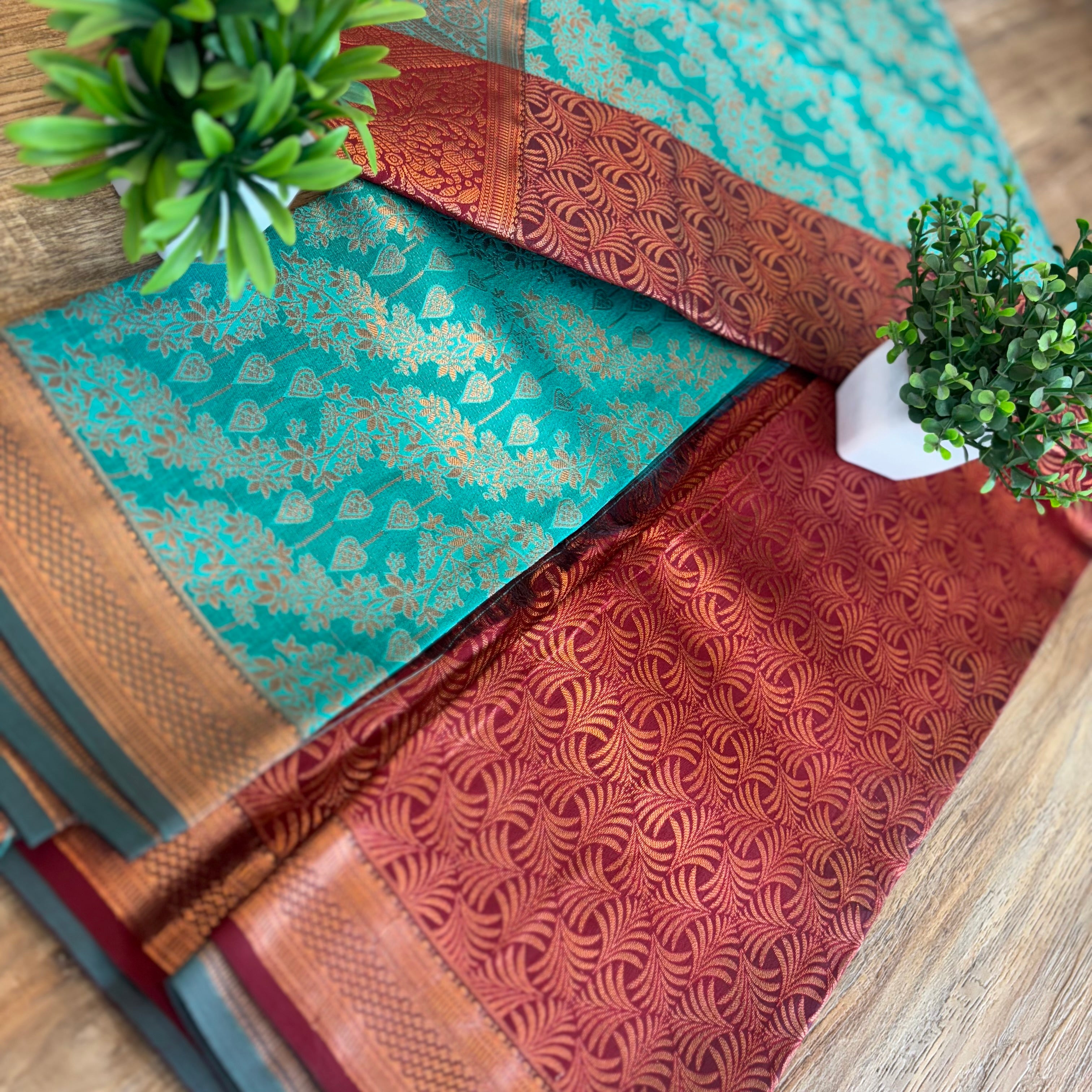 Kanchi vaidehi silk contrasts border with blouse