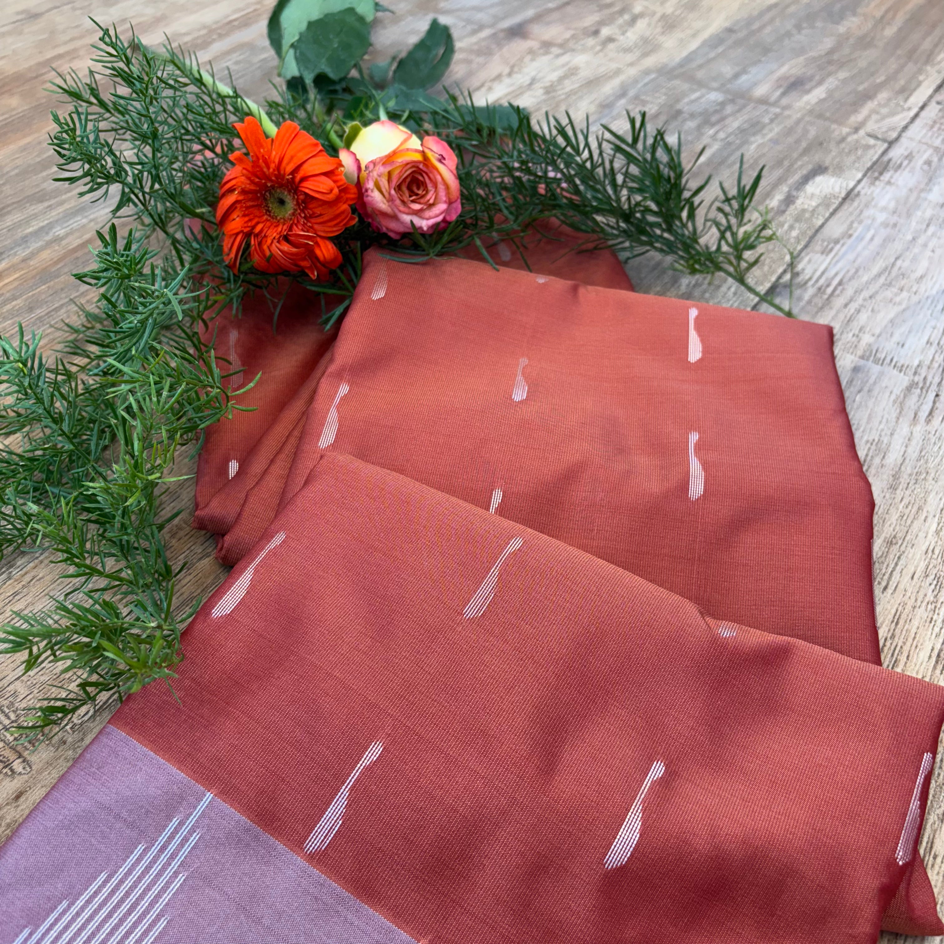 Elegant Kolam Pattu Saree – Traditional Silk Weaving | Festive Special Offer