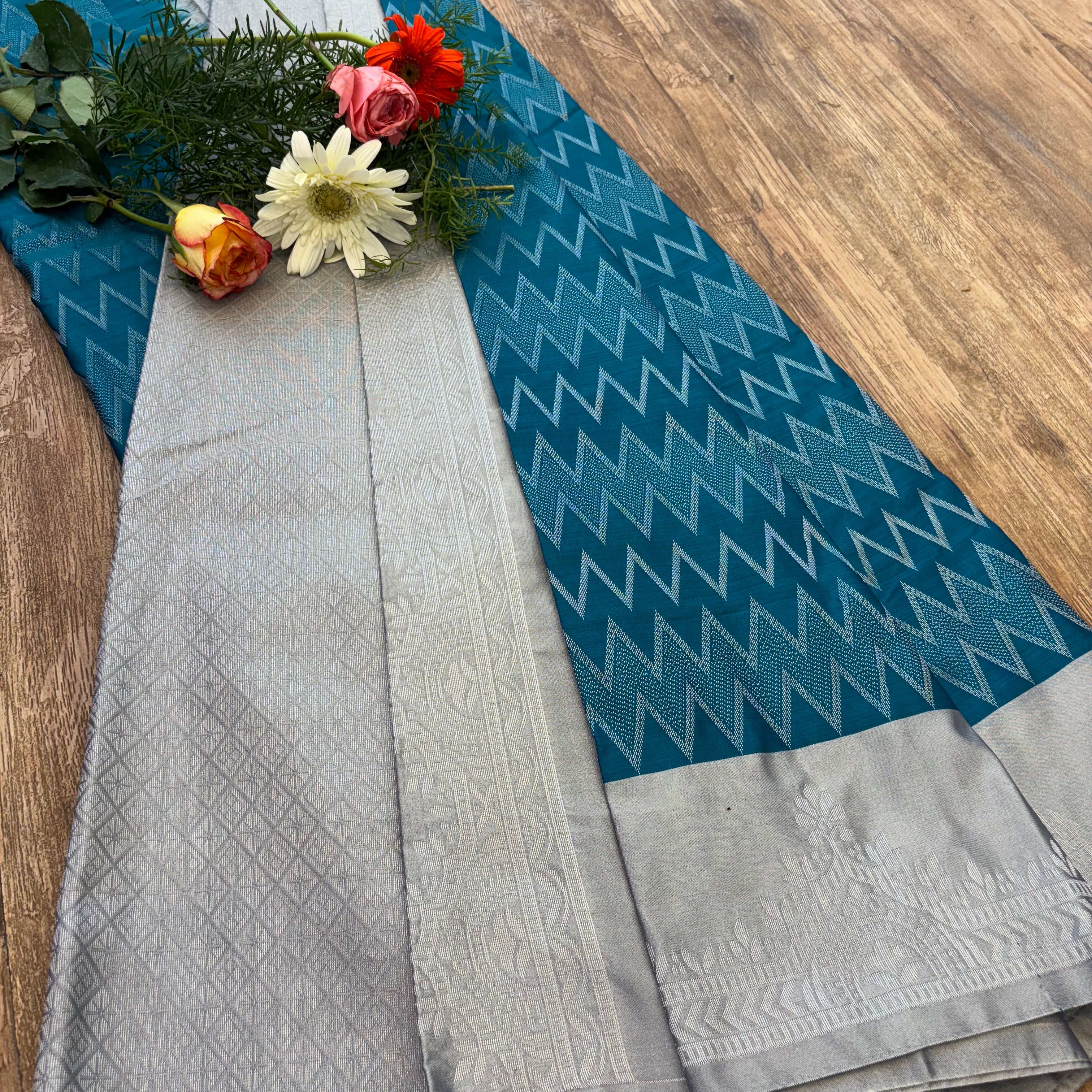 Traditional Kolam Pattu Saree – Elegant Silk Finish | Special Discount Price