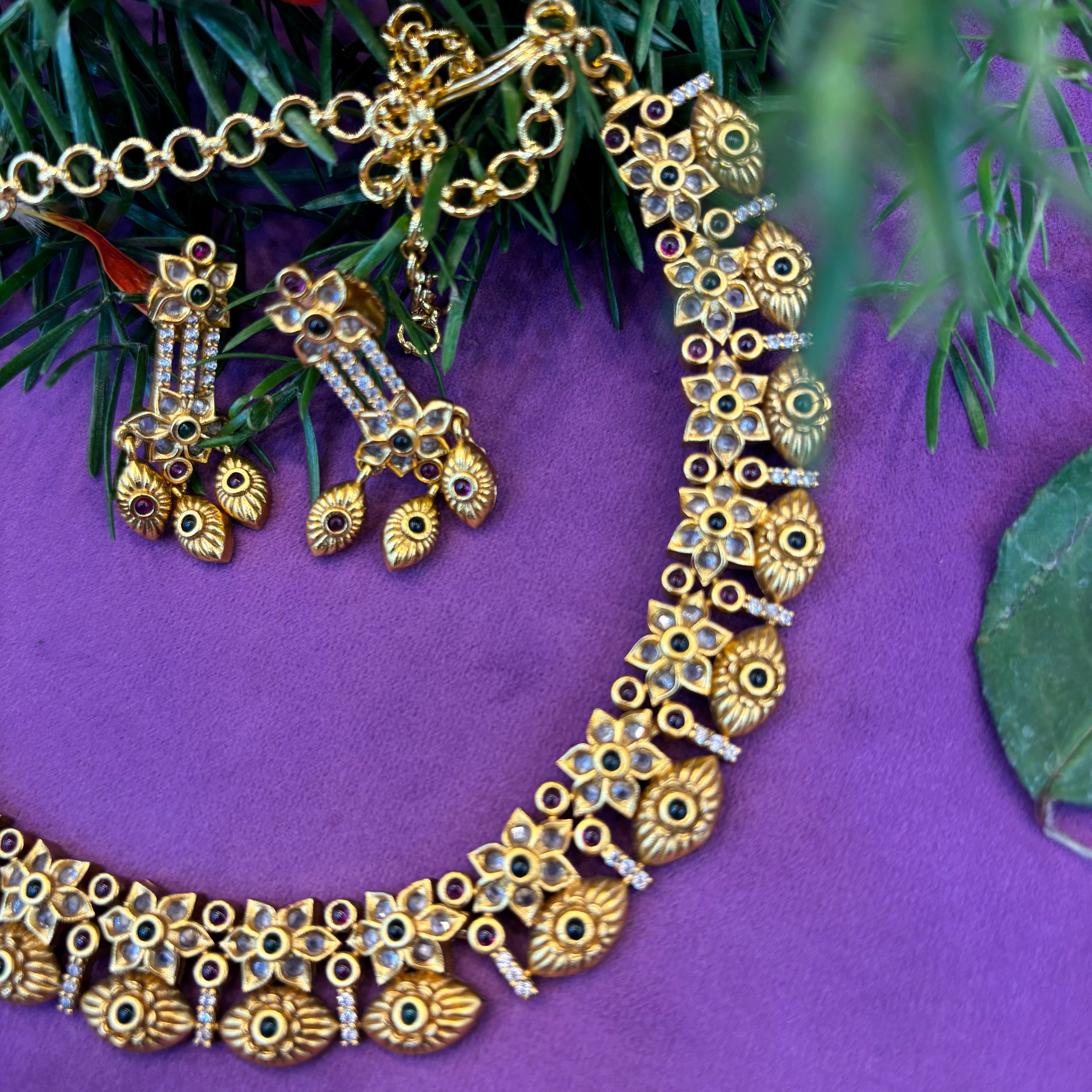Beautiful neck set with earrings