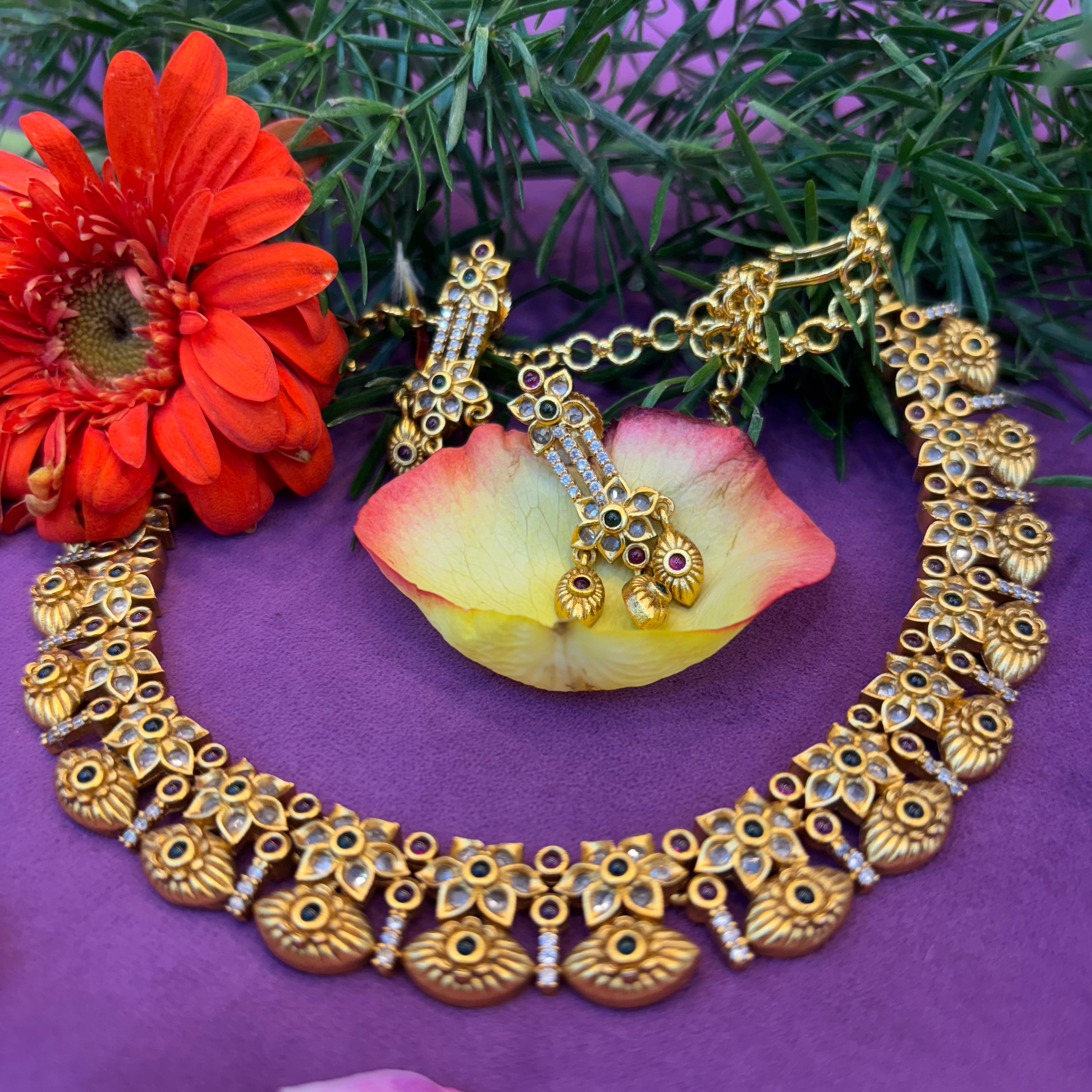 Beautiful neck set with earrings