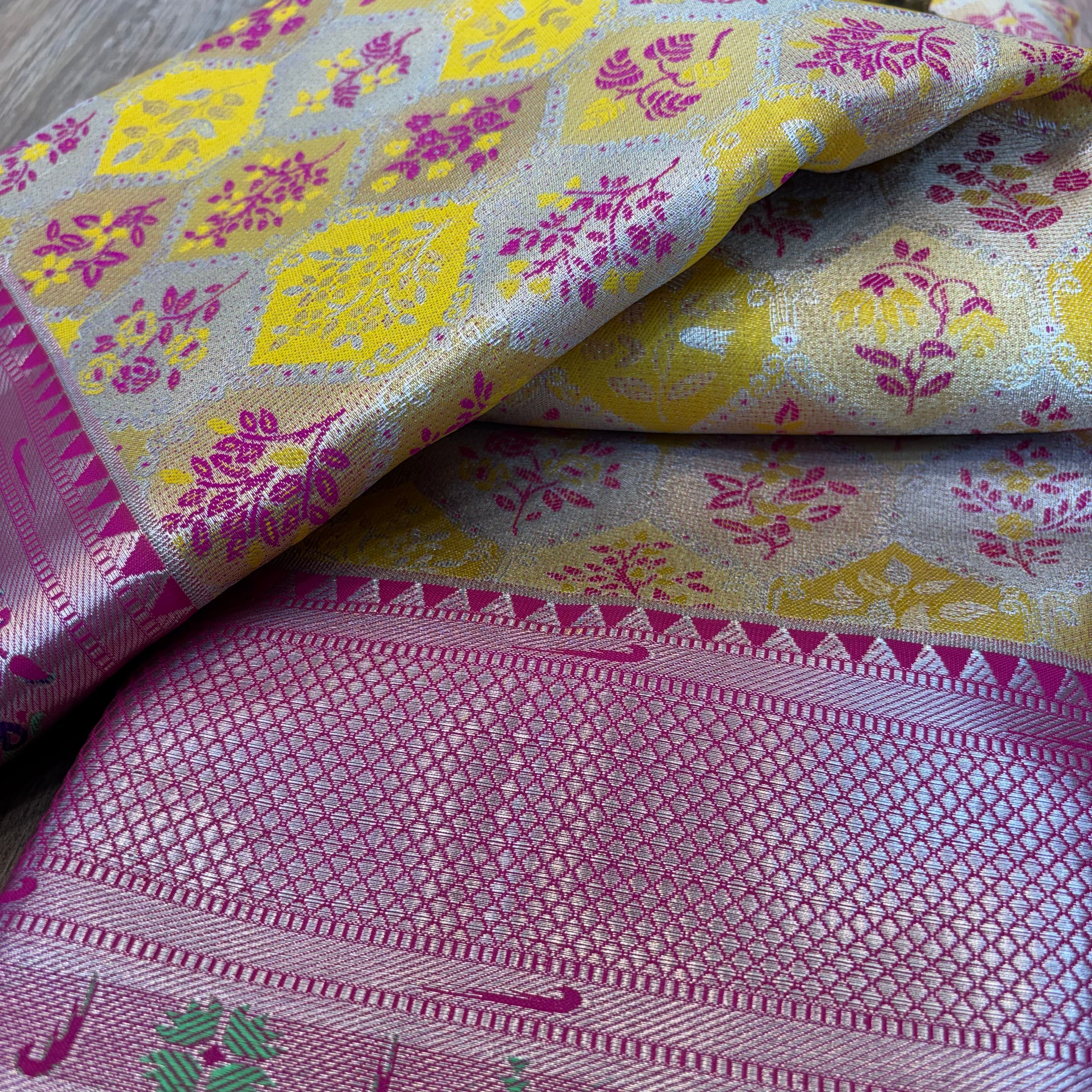 Kanchi padiya minakari pattu