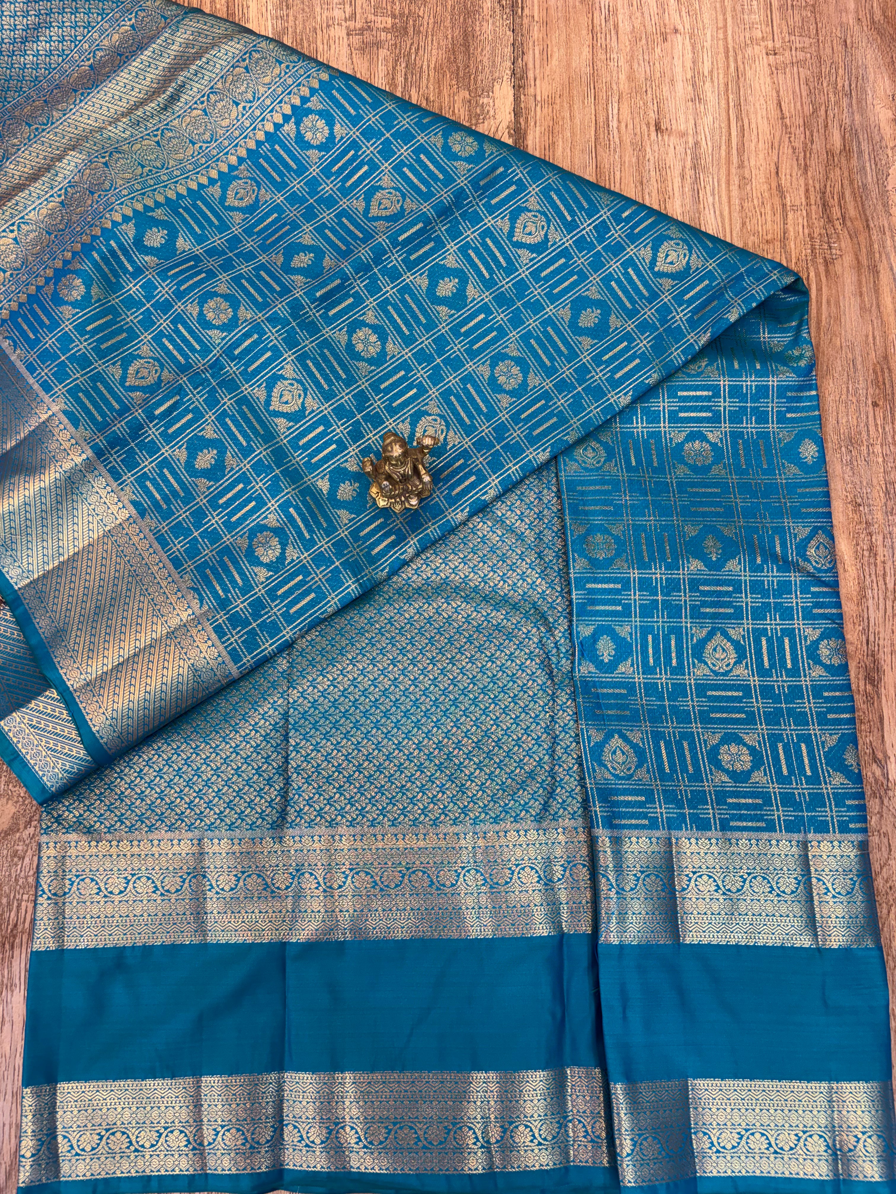 Kanchi Aavishkara pattu